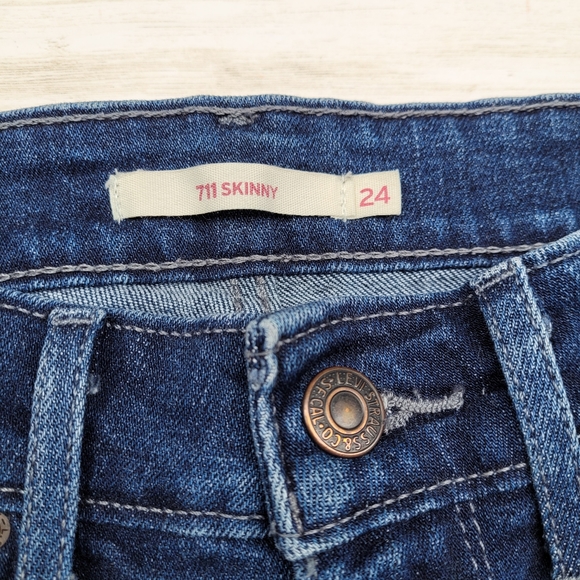 Levi's 711 Skinny Blue Denim Crop Jean Raw Hem Patch Pockets Women's 24 Mid Rise - Picture 5 of 7